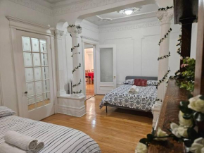Mona Bella Beautiful Home In Mile End